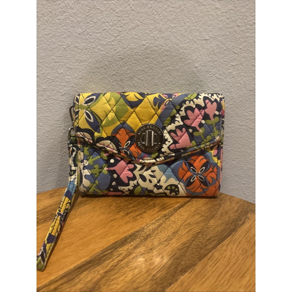 VERA BRADLEY~Rio~ Turnlock Wallet/Wristlet/Clutch/ Card Holder ~Retired